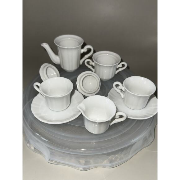 Vtg Dollhouse Miniature White Tea Set 10 Pcs Porcelain Kosta Boda Art Glass Dish - Picture 4 of 16